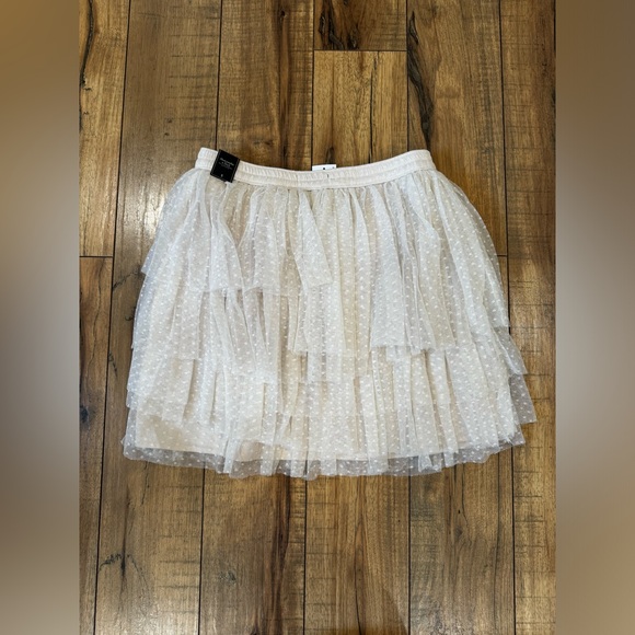 NWT Abercrombie & Fitch Cream Tulle Skirt Size Small - Picture 2 of 3
